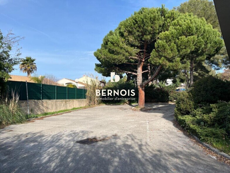 Office in La Seyne-sur-Mer to rent - Building Photo - Image 3 of 14