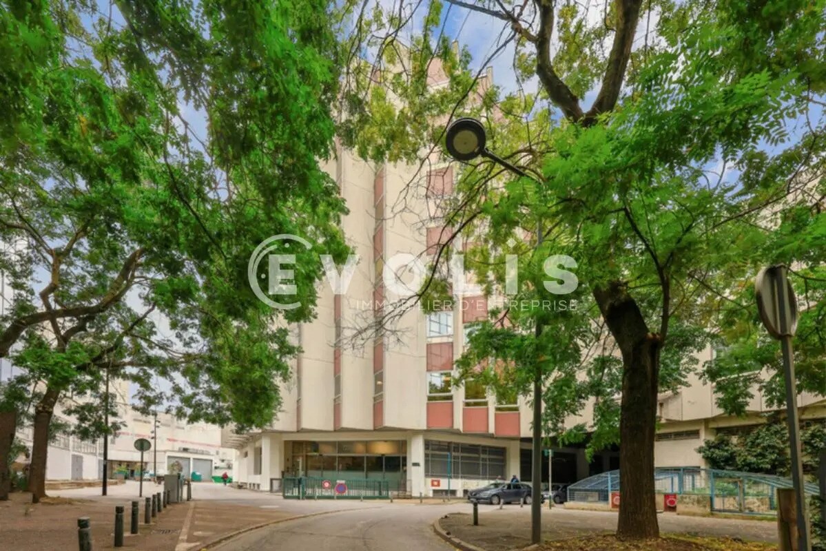Office in Noisy-le-Grand to rent Building Photo- Image 1 of 10