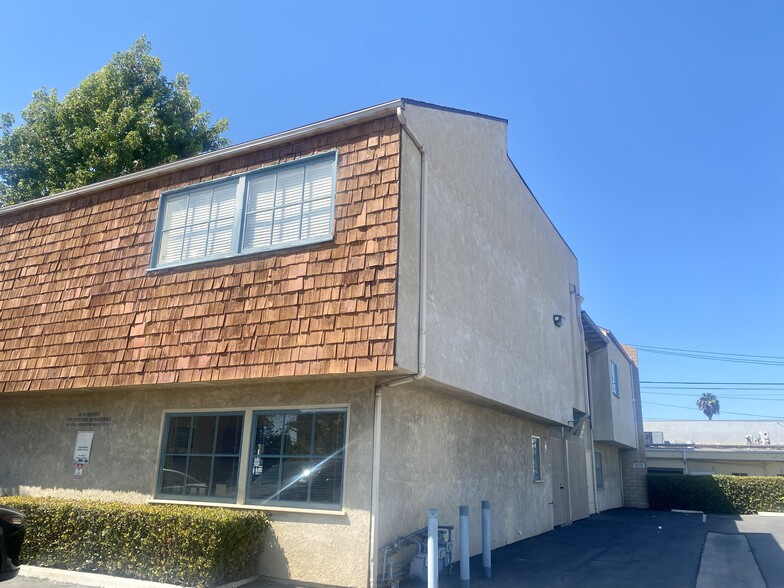 3004 Deodar Ave, Costa Mesa, CA for rent - Building Photo - Image 2 of 12