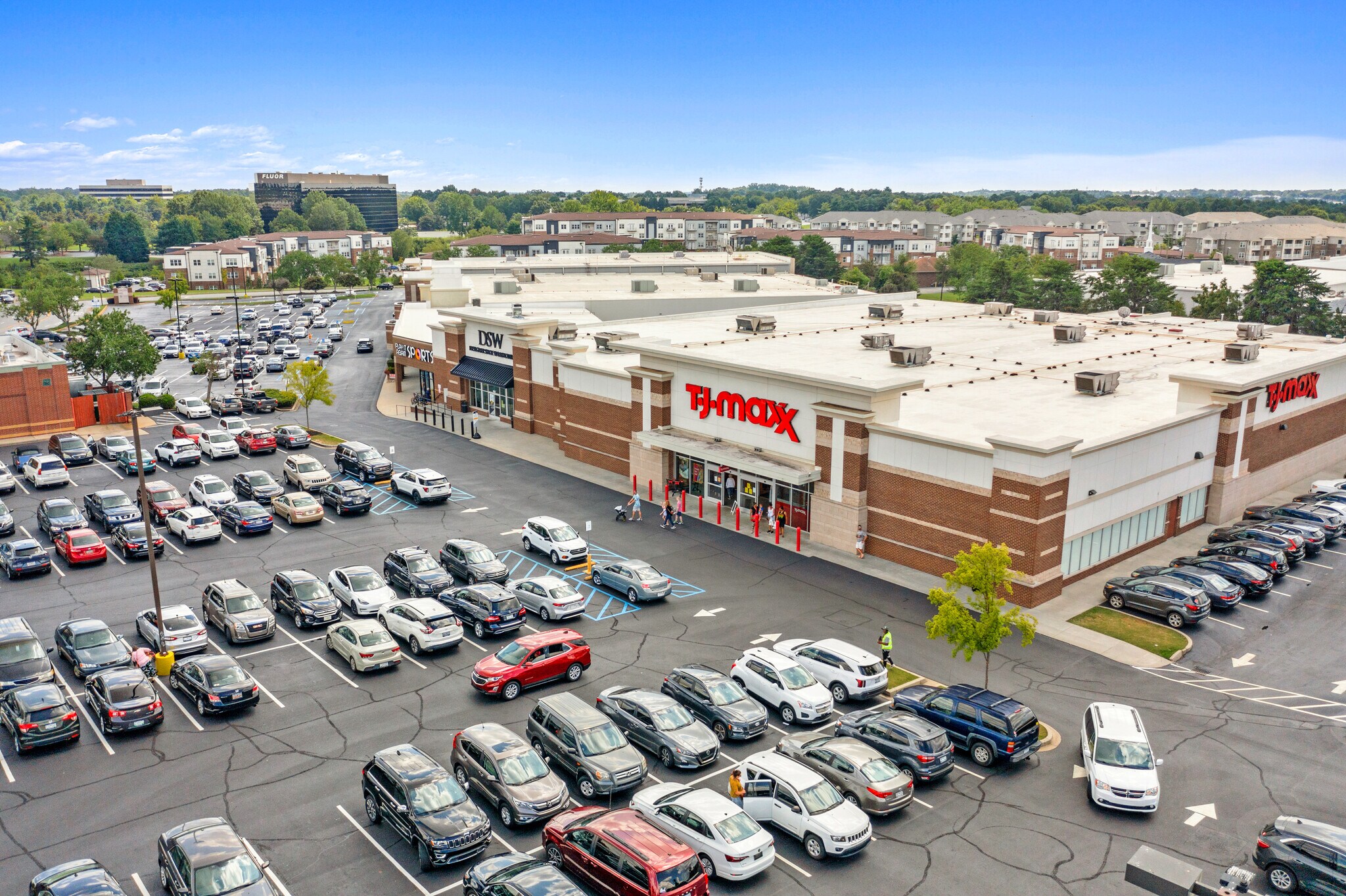 828-850 Woods Crossing Rd, Greenville, SC to rent Building Photo- Image 1 of 17