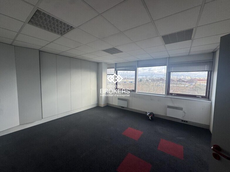 Office in Gennevilliers to rent - Interior Photo - Image 3 of 4