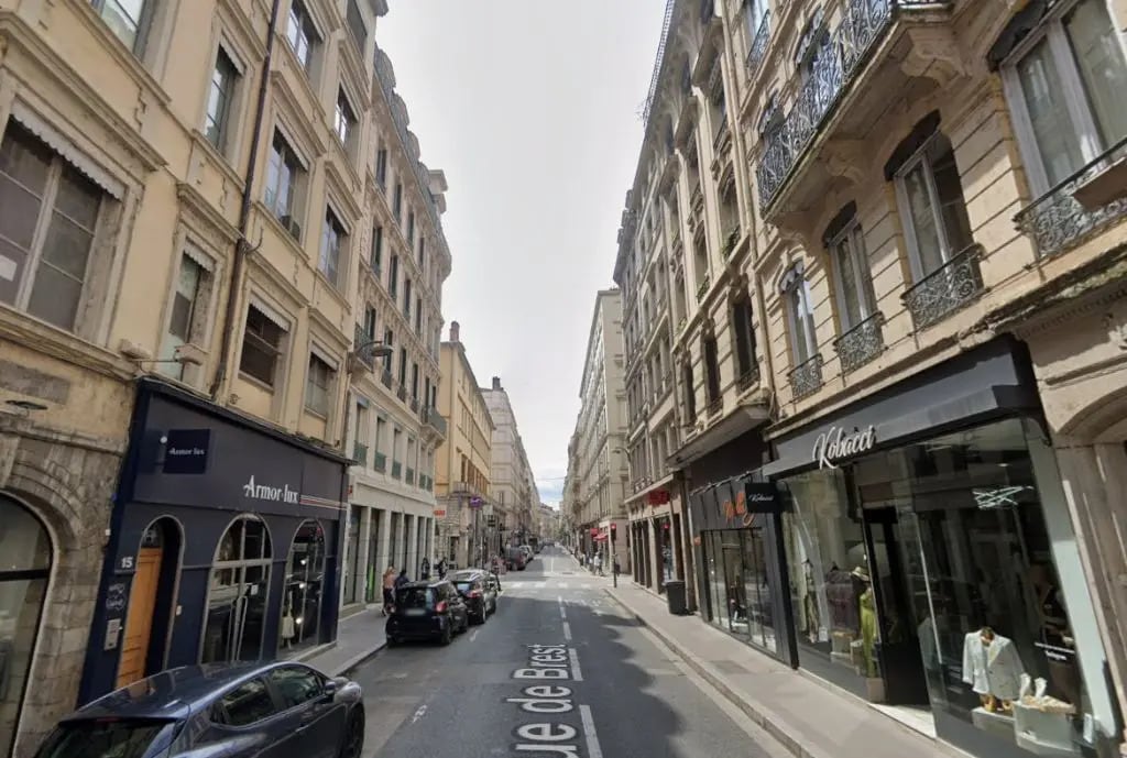 Office in Lyon to rent Building Photo- Image 1 of 4