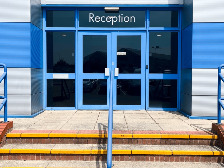 175 Meadow Ln, Loughborough to rent - Building Photo - Image 2 of 5