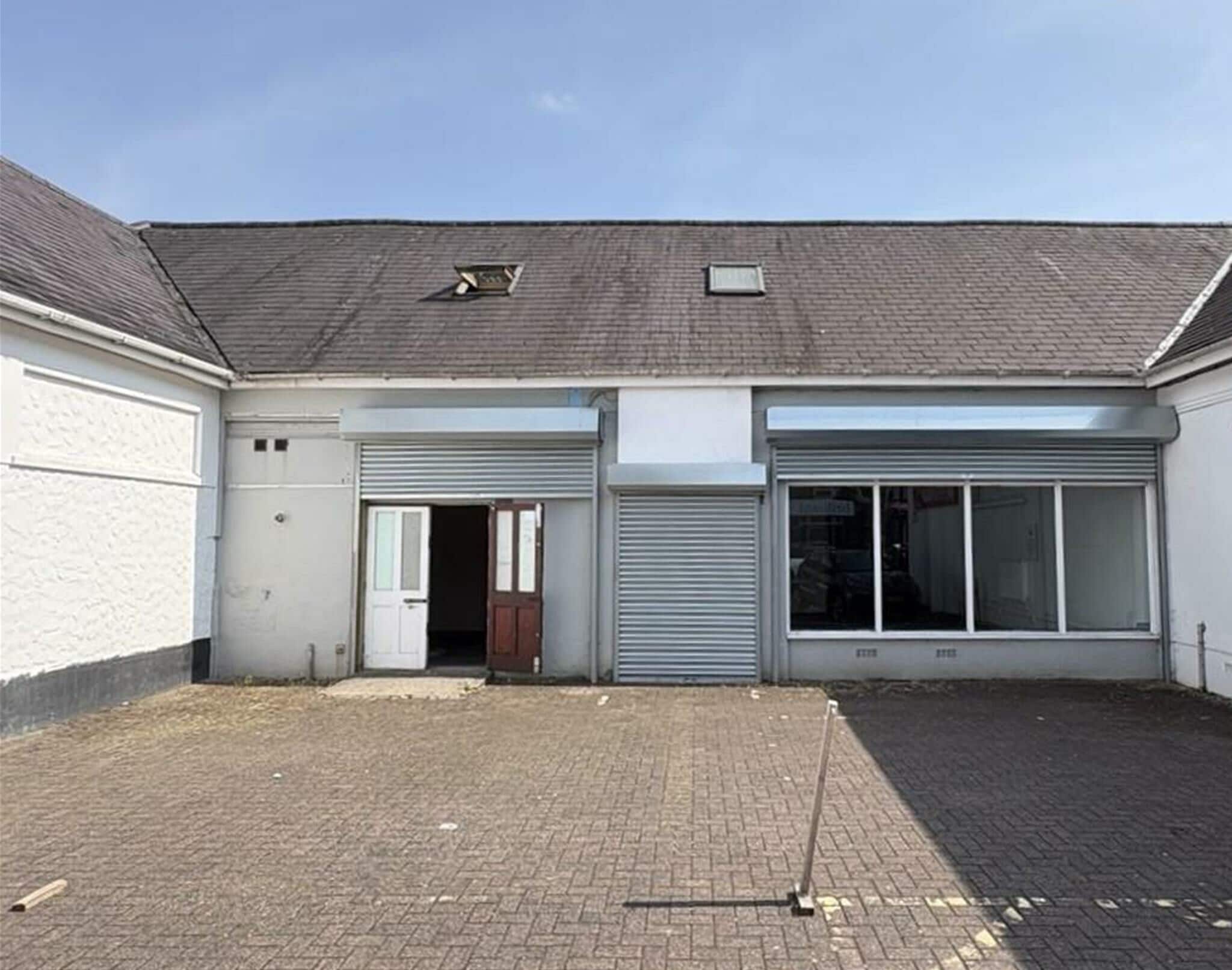 36-36A Talbot Rd, Pontyclun to rent Building Photo- Image 1 of 5