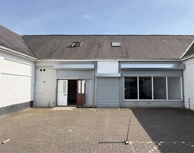 36-36A Talbot Rd, Pontyclun to rent Building Photo- Image 1 of 5