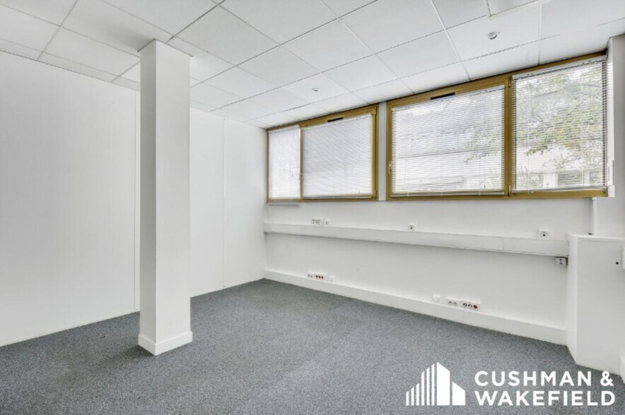 Office in Rueil-Malmaison to rent - Interior Photo - Image 2 of 5