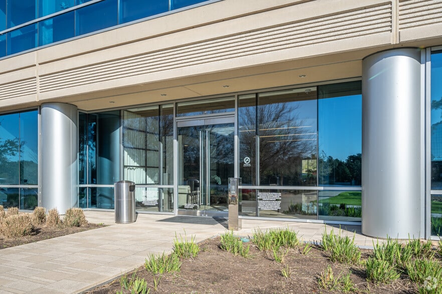 1780 Hughes Landing Blvd, The Woodlands, TX to rent - Building Photo - Image 2 of 8