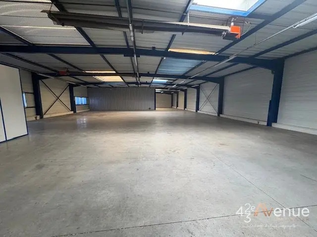 Location Local d'activités 645 m² - Photo 1