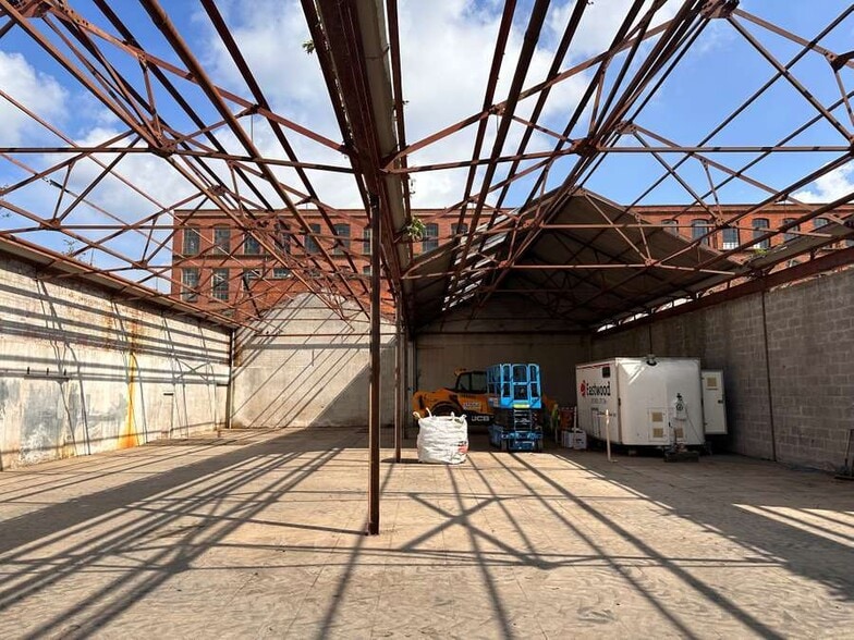 302 Newtownards Rd, Belfast to rent - Building Photo - Image 2 of 4