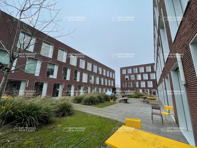 Location Bureaux 165 m²