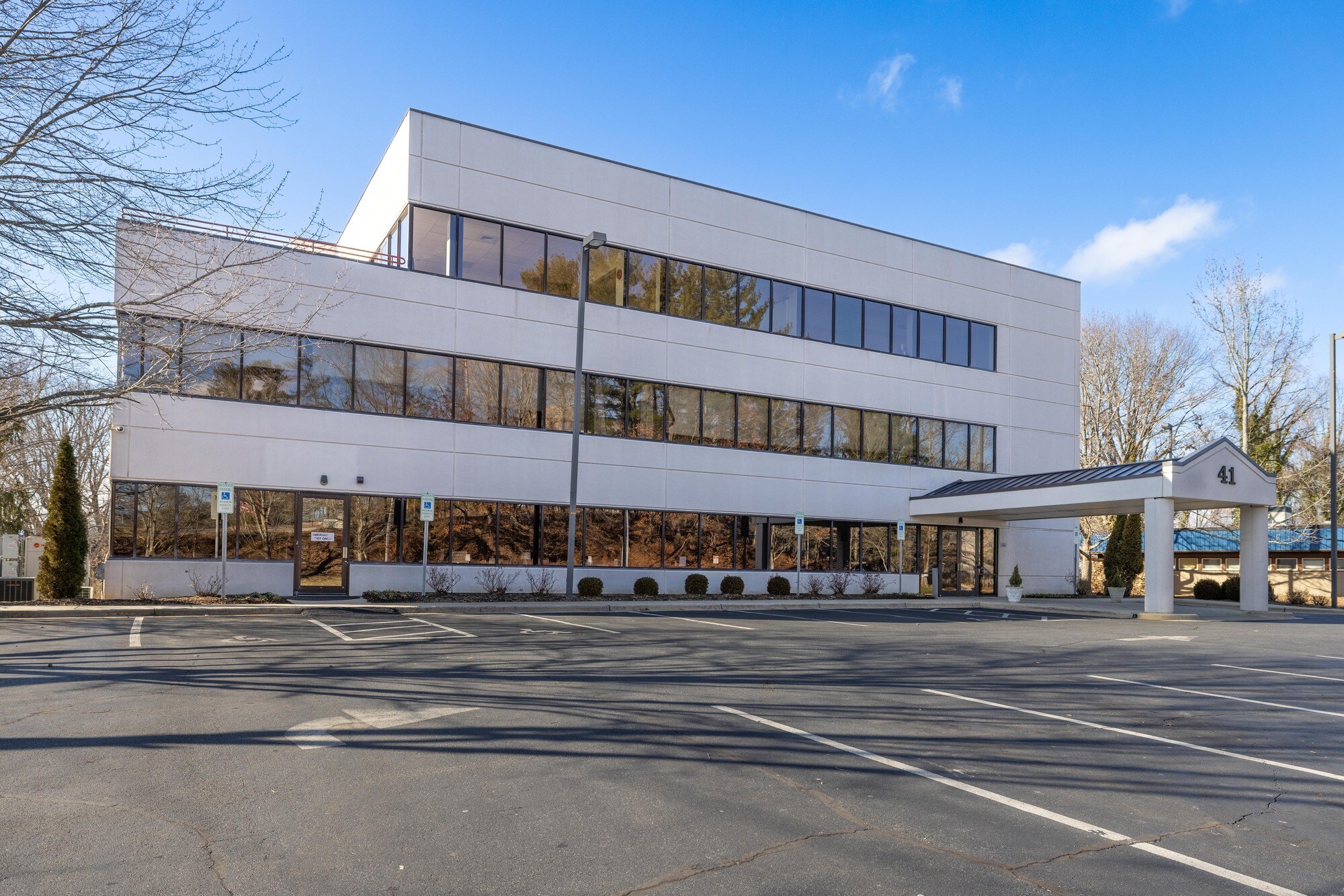 41 Oakland Rd, Asheville, NC for sale Building Photo- Image 1 of 1