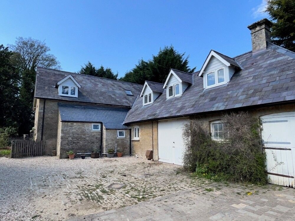 The Barns Fairspear House, Hailey to rent Primary Photo- Image 1 of 4