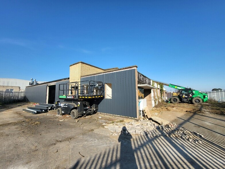 Bruce Grv, Wickford to rent - Building Photo - Image 1 of 22