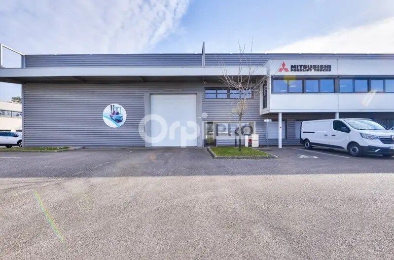 151 B Route De Grenoble, Saint-Priest to rent - Building Photo - Image 3 of 12