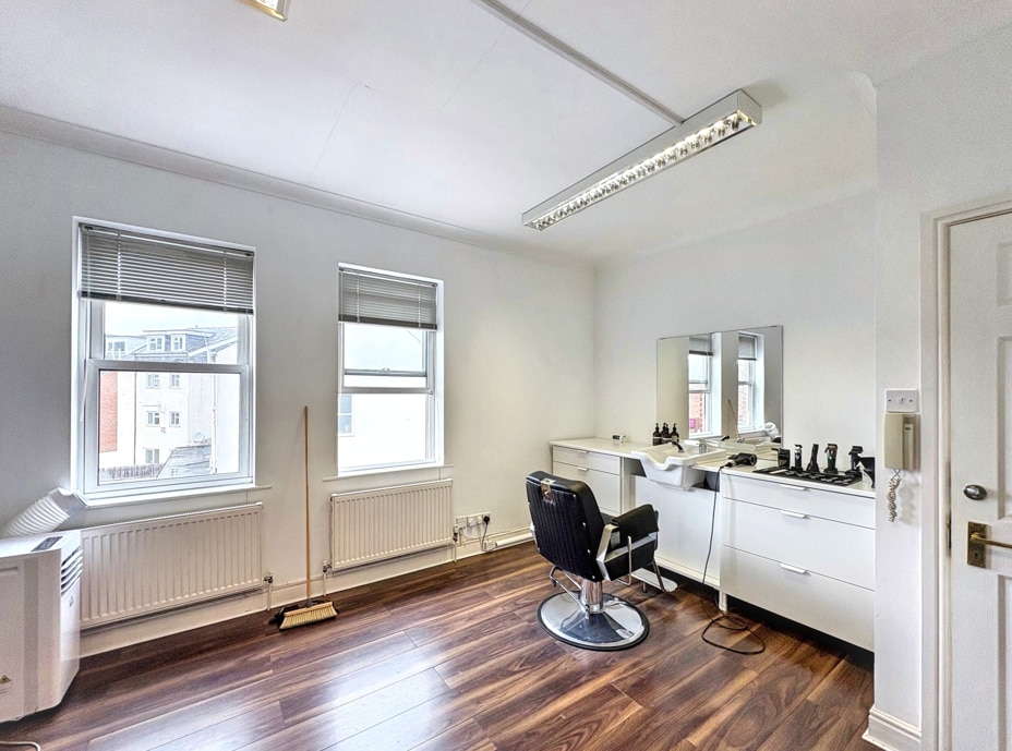 35 Carlton Cres, Southampton to rent Interior Photo- Image 1 of 3