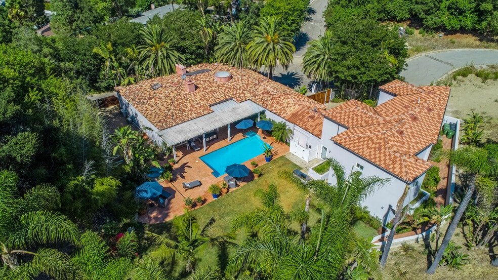 9696 Antelope Rd, Beverly Hills, CA for sale - Primary Photo - Image 1 of 37