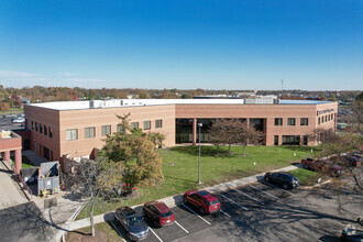 6820 Parkdale Pl, Indianapolis, IN for rent Building Photo- Image 1 of 8