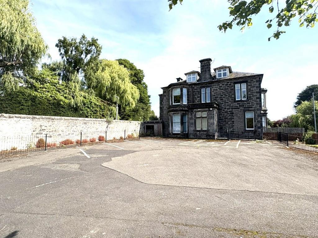Comely Park, Dunfermline to rent Building Photo- Image 1 of 19