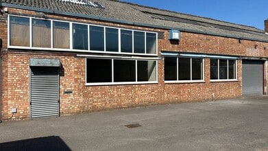 213 Torrington Av, Coventry to rent Building Photo- Image 1 of 10