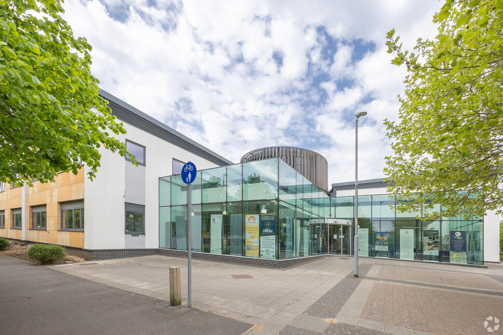 London Rd, Corby for sale Primary Photo- Image 1 of 1