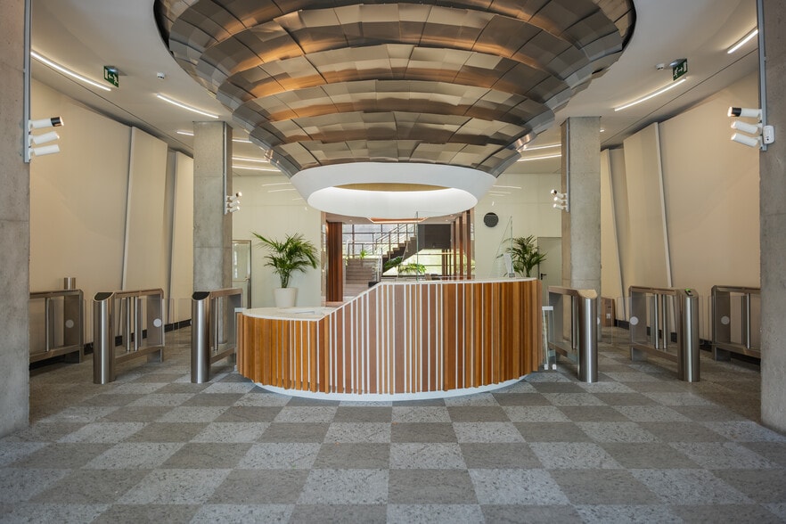 Calle del Ombú, 3, Madrid, Madrid to rent - Building Photo - Image 3 of 17