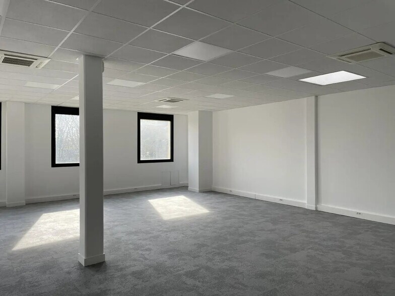 Office in Créteil to rent - Interior Photo - Image 2 of 5