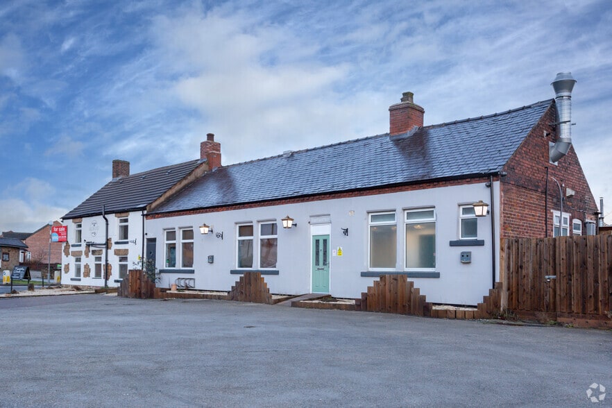 Crown St, Clowne to rent - Building Photo - Image 2 of 4