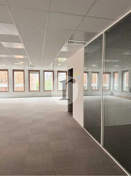 Office in Lille to rent - Interior Photo - Image 1 of 6