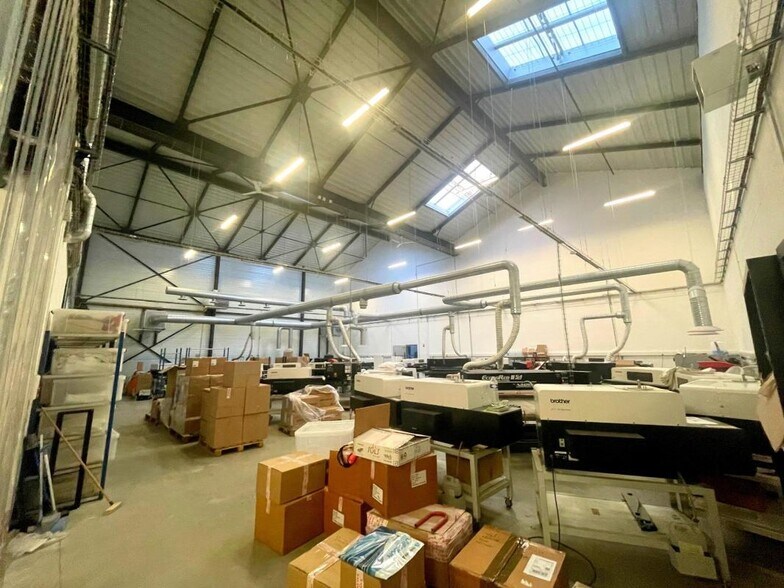 Industrial in Cormeilles-en-Parisis for sale - Building Photo - Image 2 of 12