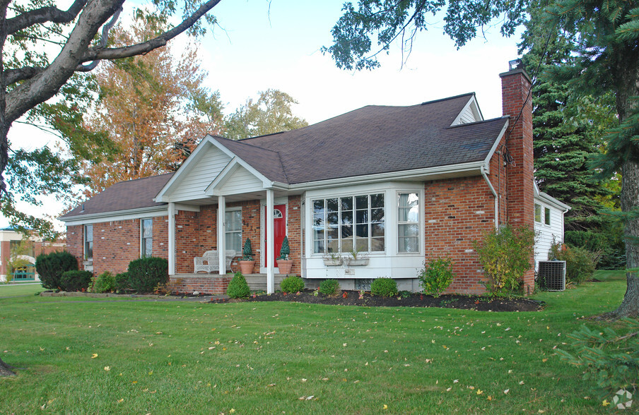 5623-5631 Transit Rd, East Amherst, NY for rent - Primary Photo - Image 1 of 7