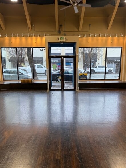 1712 California St, Redding, CA to rent - Interior Photo - Image 2 of 8