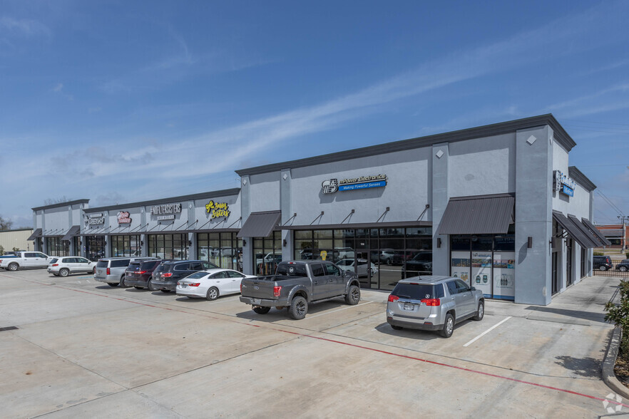 7407 Spencer Hwy, Pasadena, TX for rent - Building Photo - Image 1 of 7