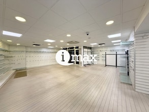 12/16 Place Du Général Leclerc, Suresnes to rent Interior Photo- Image 1 of 7