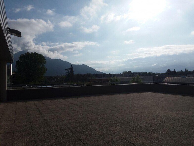 Office in Fontaine to rent - Primary Photo - Image 3 of 3