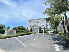 2670 Airport Rd S, Naples, FL for rent Building Photo- Image 1 of 14