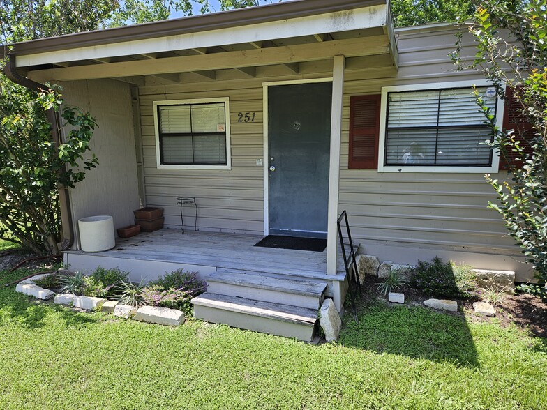 251 Gonyo Ln, Richmond, TX for rent - Primary Photo - Image 1 of 11