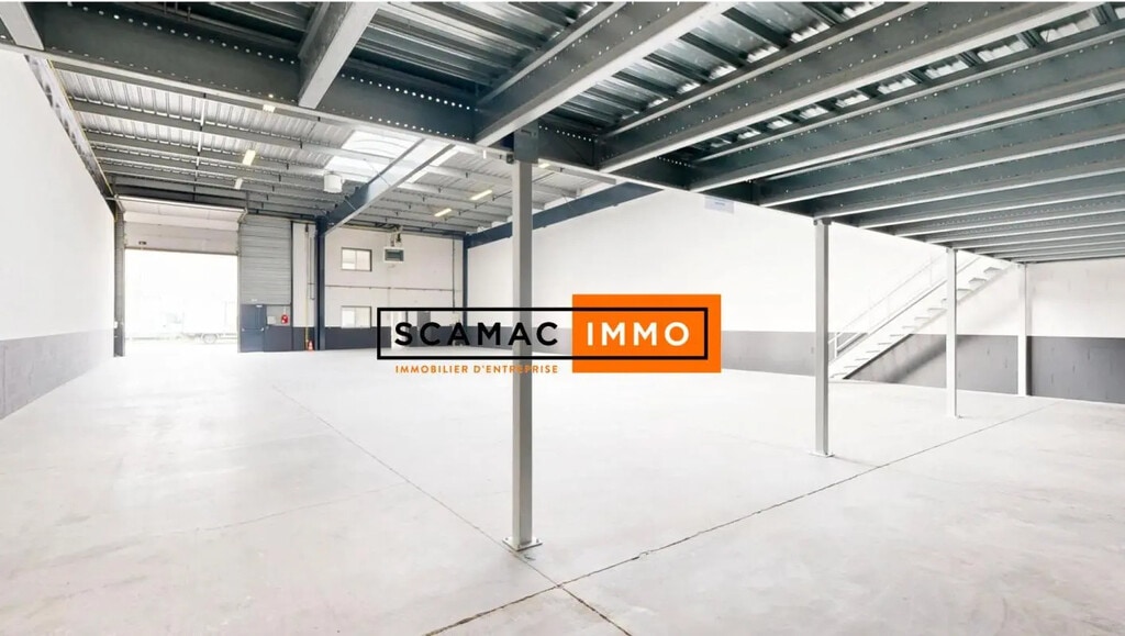 Location Entrepôt 777 m² - Photo 1