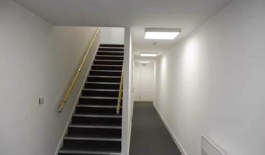 Apollo Court, Plymouth to rent Interior Photo- Image 2 of 4
