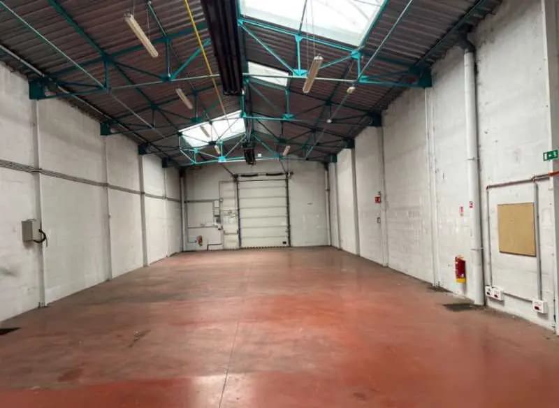 Light Industrial in Lyon to rent - Building Photo - Image 2 of 14