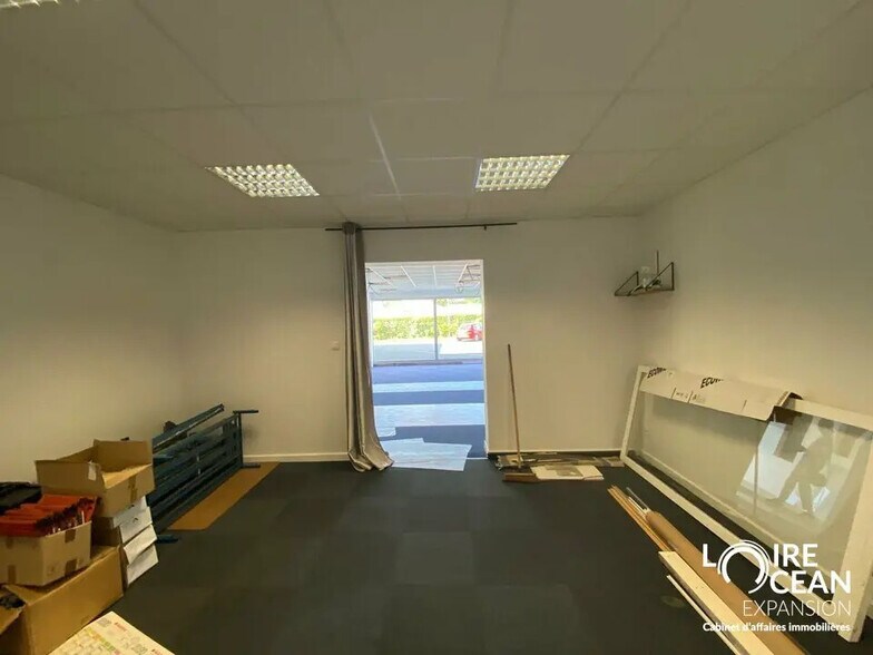 Light Industrial in Saint-Herblain to rent - Interior Photo - Image 3 of 8