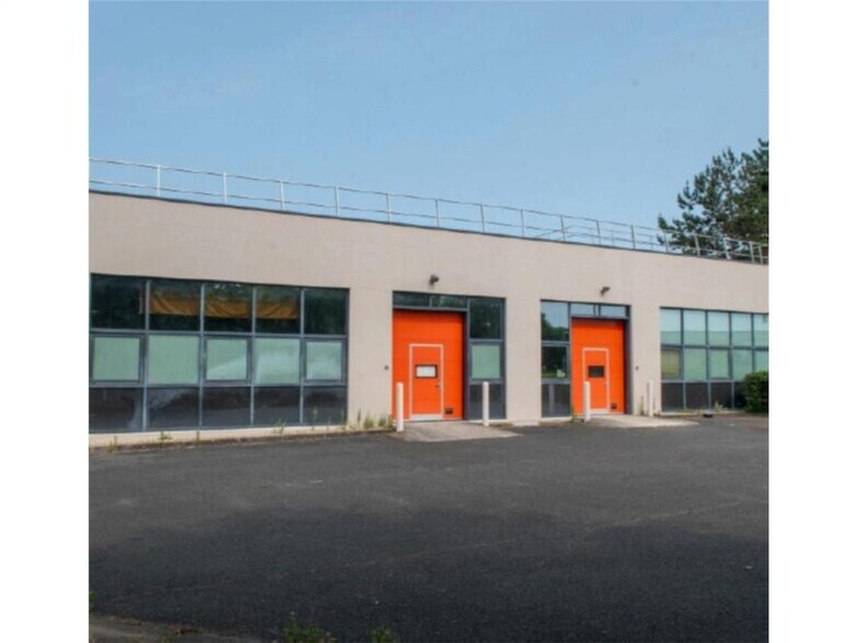 Light Industrial in Villebon-sur-Yvette to rent - Building Photo - Image 3 of 9