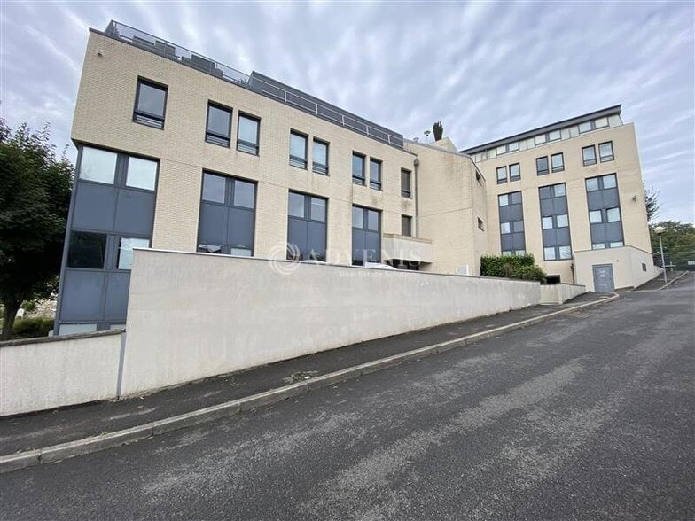 Office in Arcueil to rent - Building Photo - Image 1 of 7