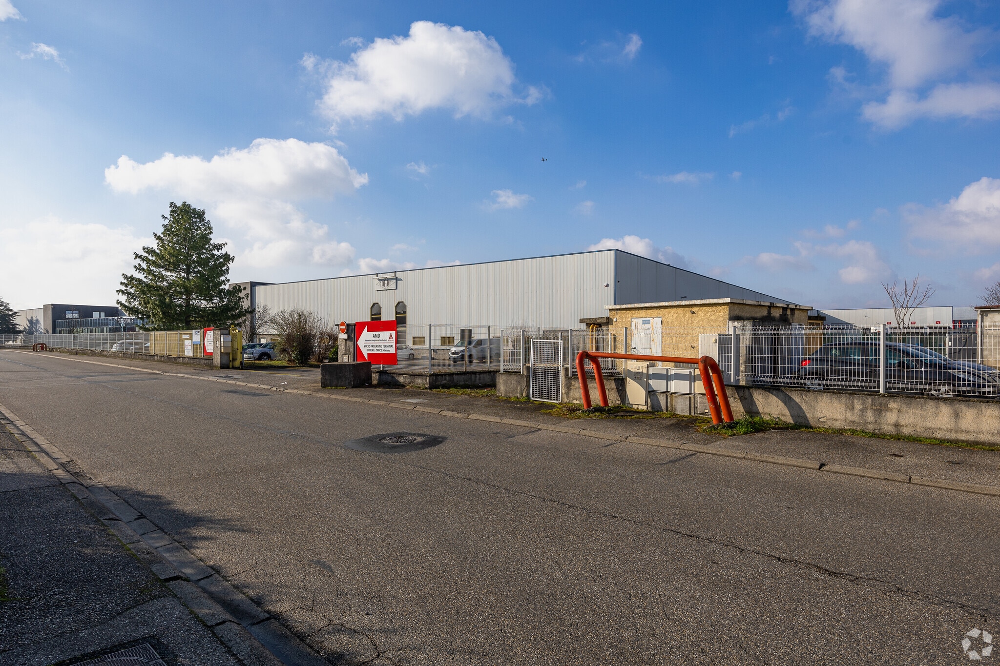 15 Rue Des Frères Lumière, Chassieu to rent Primary Photo- Image 1 of 10