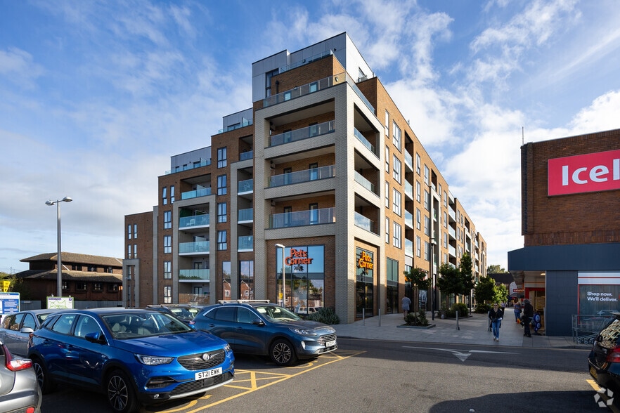 London Rd, East Grinstead to rent - Building Photo - Image 3 of 4