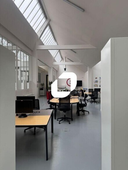 Office in Montreuil to rent - Interior Photo - Image 3 of 9
