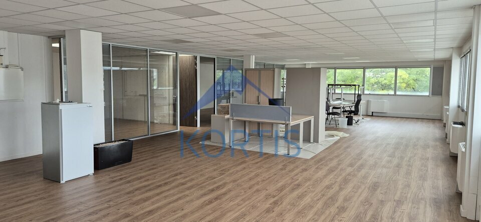 5 Rue Edison, Bron to rent Interior Photo- Image 1 of 8