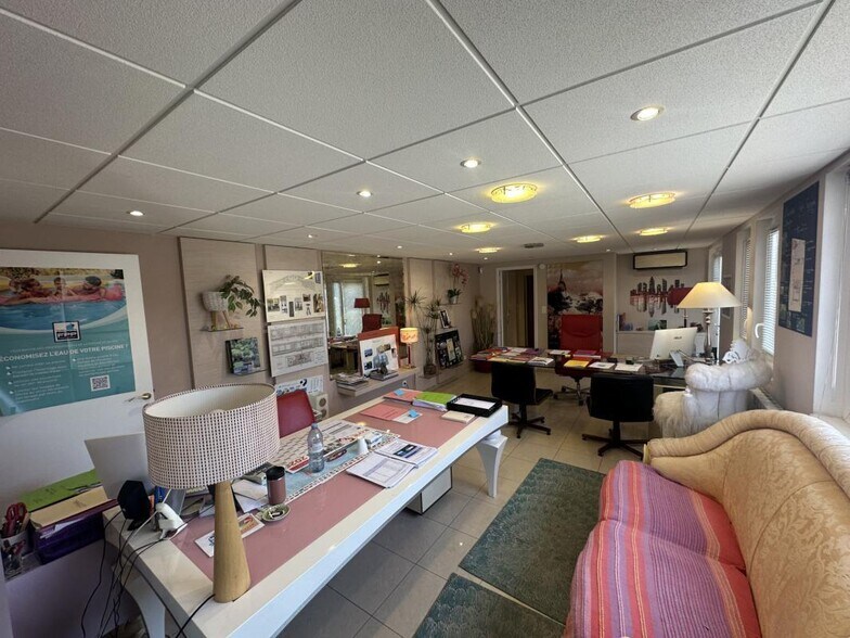 Office in Puget Sur Argens for sale - Interior Photo - Image 1 of 5