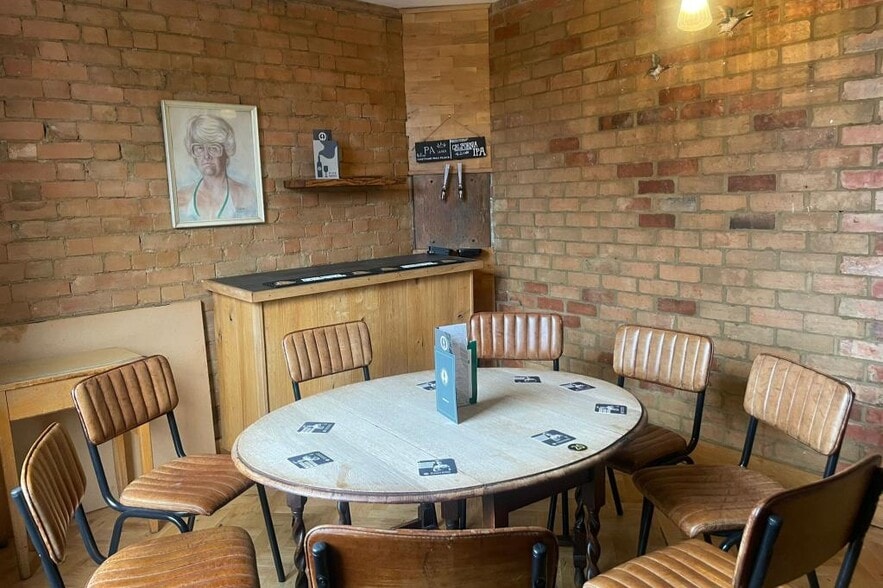 1 Alexandra Rd, Northampton for sale - Interior Photo - Image 3 of 17