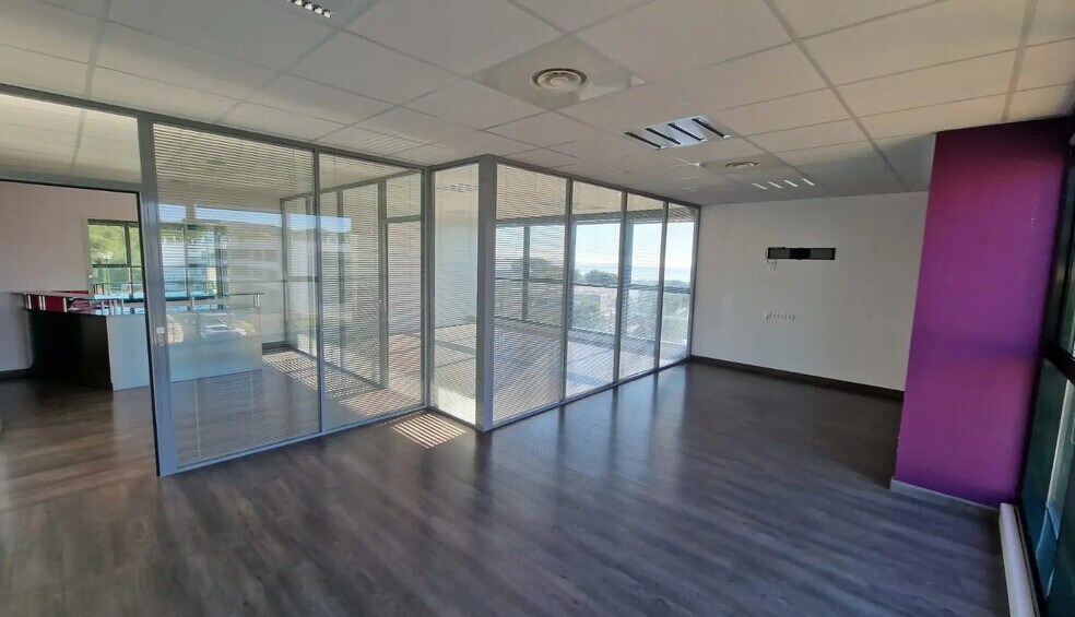 375 Avenue Du Mistral, La Ciotat for sale - Building Photo - Image 2 of 10