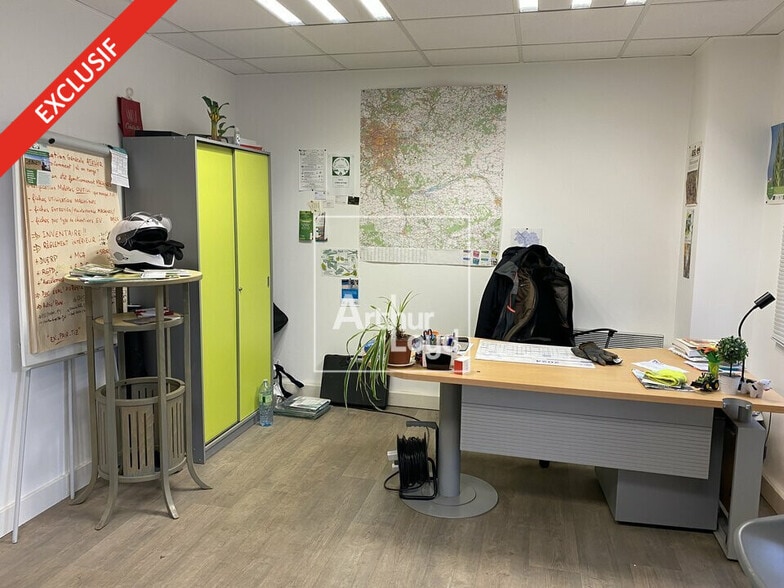 Light Industrial in Moissy-Cramayel to rent - Interior Photo - Image 3 of 4